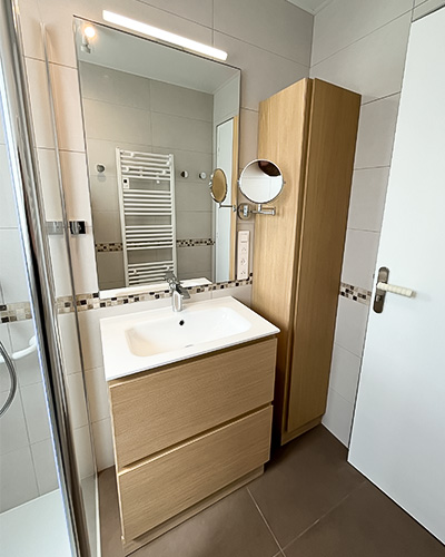 salle de bains contemporaine et accessible en Bourgogne par Myotte et Cie (25) photo après